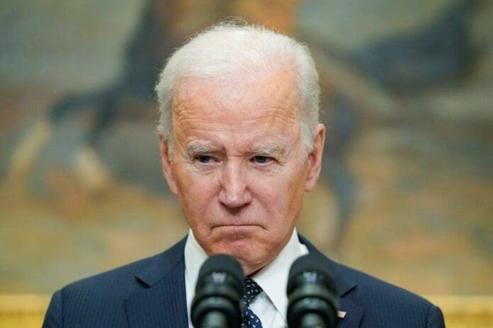 Biden planea imponer nuevas restricciones a las regiones que Putin reconoció