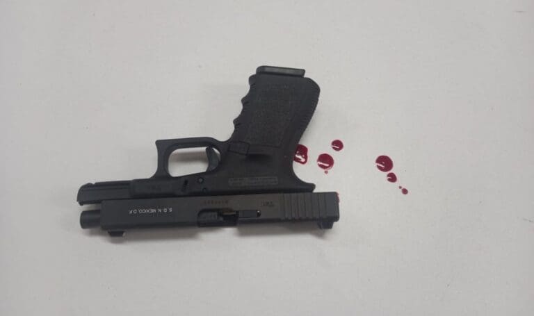 Niño de 12 años lleva arma a colegio en CDMX y se dispara a sí mismo