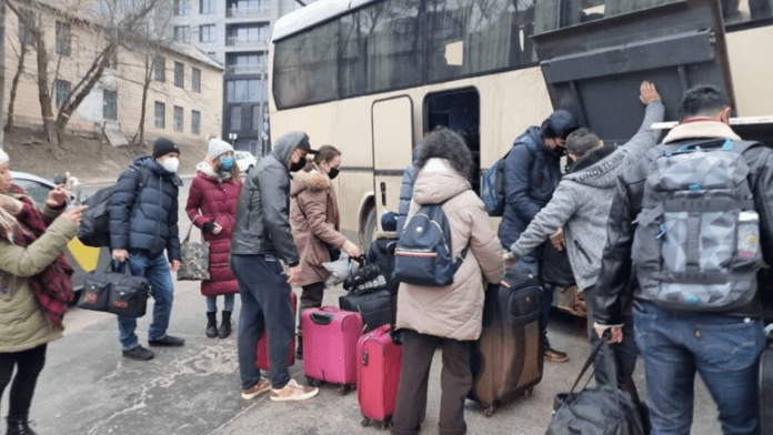 Ofrece México repatriación a ciudadanos que viven en Ucrania