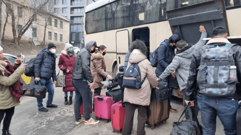 Ofrece México repatriación a ciudadanos que viven en Ucrania