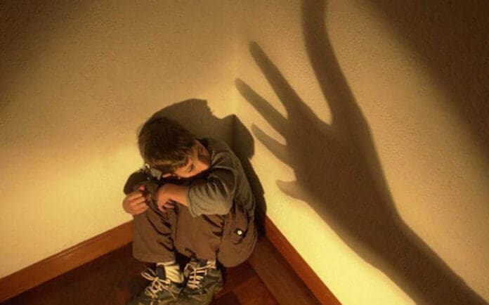 Tras fuerte golpiza, hombre deja con fracturas a sus hijos de 14 y 11 años en Gómez Palacio