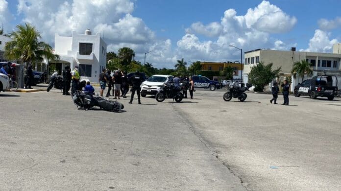 Arrollan a policía municipal en Playa del Carmen; podría perder la pierna