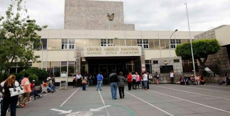 Pacientes internados en un IMSS encontraron un pequeño regalo en su comida: nada más y nada menos que un gusano. ¿Qué tal? Foto: Agencia Enfoque