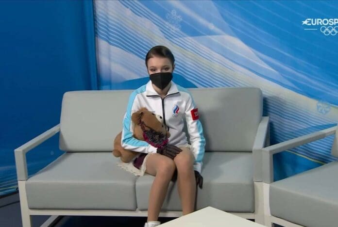 La campeona olímpica más triste de la historia: Anna Shcherbakova, nadie la abrazó ni felicitó