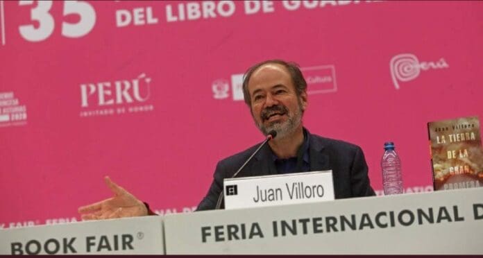 El escritor Juan Villoro fue víctima de un asalto este jueves en la Ciudad de México; denunció0 el hecho en sus redes sociales. Foto: Sin Embargo