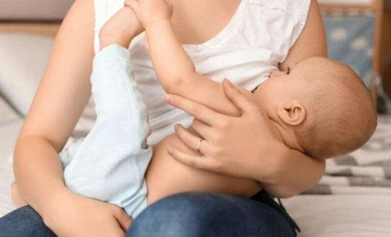 Mujer gana miles de pesos vendiendo su leche materna a fisicoculturistas