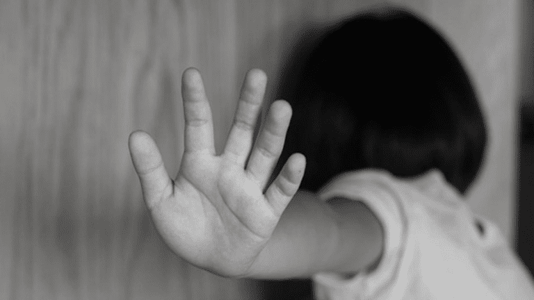 Médicos se niegan a realizar aborto a niña de 10 años a pesar de contar con autorización judicial