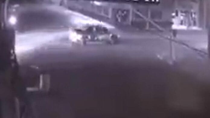 Un comando de aproximadamente 20 personas secuestró durante la madrugada del miércoles al hijo del periodista Marco Antonio Manríquez Duarte, luego de ingresar al domicilio en el que estaba durmiendo.