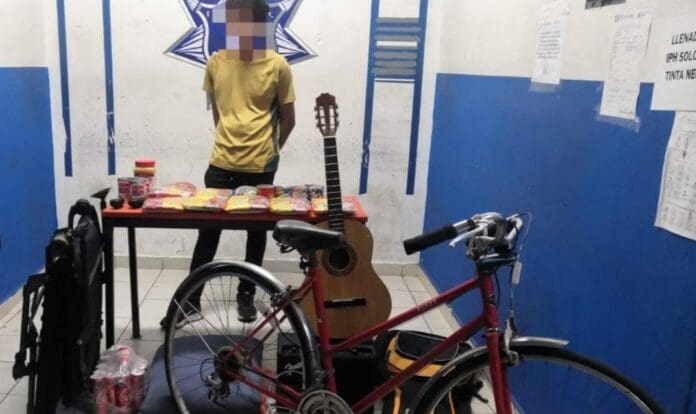 Un menor de edad fue detenido luego de que entrara a robar a un restaurante en Playa del Carmen; se llevó alimentos y otros artículos. Foto: SP de Solidaridad