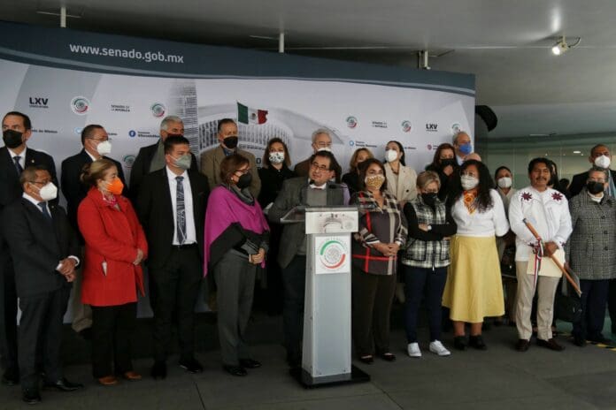 Periodistas abandonan conferencia de Morena en Senado ante ataques a la prensa