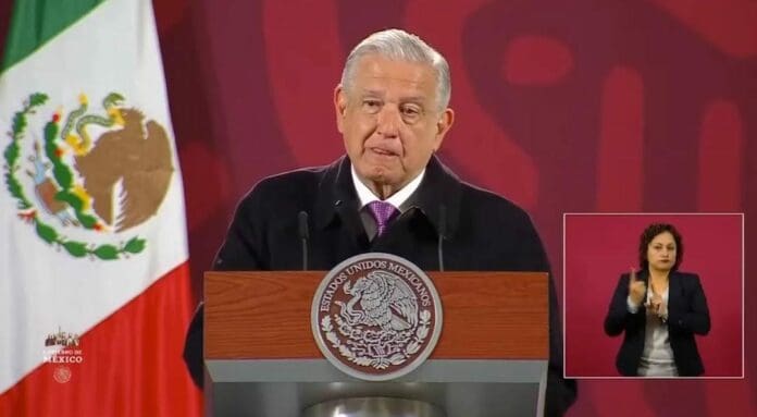 AMLO estuvo al borde las lágrimas este día. Dijo que sus hijos han resistido muchos ataques y que han sido espiados desde niños. Foto: Captura de video