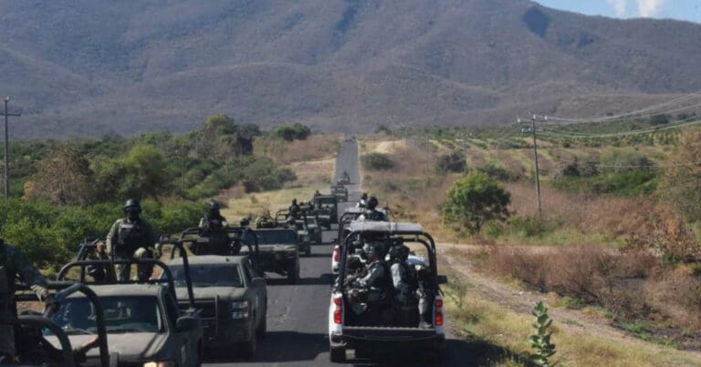 "Hay por todos lados": En Michoacán piden quitar minas artesanales para poder trabajar