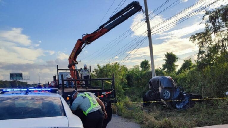 Muere automovilista al chocar en la carretera federal de Playa del Carmen