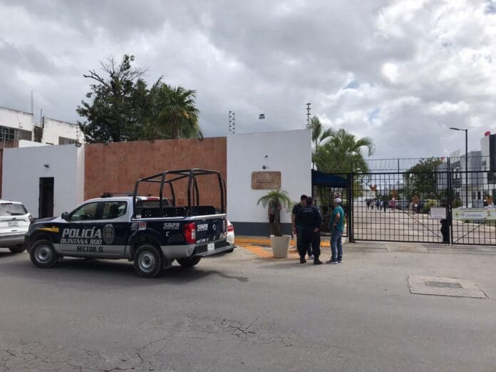 Asaltante despoja a mujer de 300 mil pesos que acababa de retirar del banco en Cancún