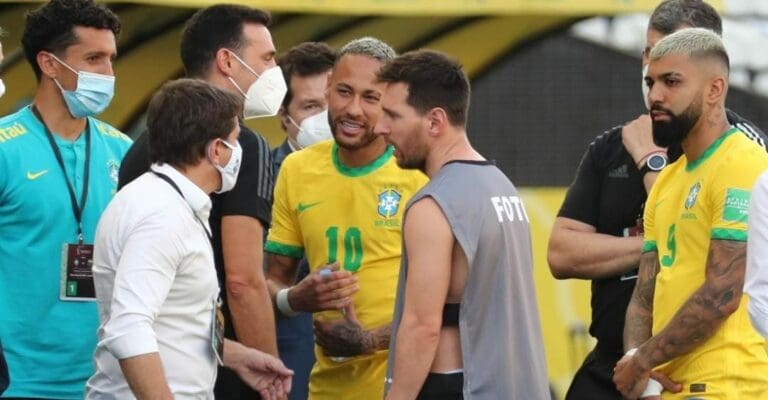 La FIFA impuso sanciones y ha ordenado que se repita el juego de Brasil vs Argentina suspendido en septiembre del 2021. Foto: AP