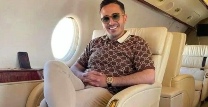 El Estafador de Tinder sigue causando revuelo; ahora se ha dado a conocer que el guarura del 