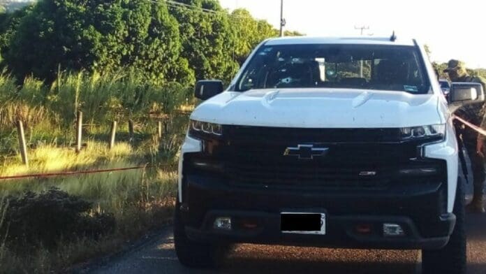 Grupo armado ataca a alcalde morenista en Oaxaca, uno de sus escoltas falleció