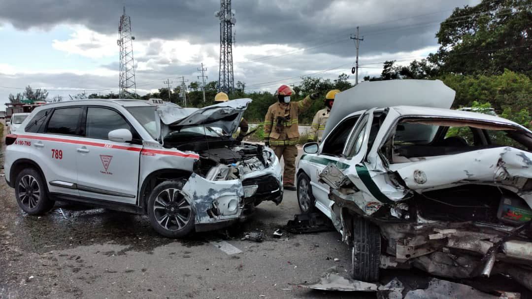 Aparatosa carambola en Tulum deja cuantiosos daños y un lesionado