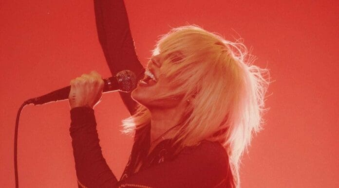 Tanto Miley Cirus como Green Day tocaron en la noche previa del Super Bowl en Los Ángeles; todo está listo para el gran juego. Foto: Redes sociales