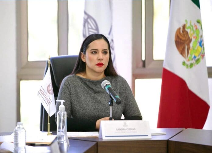 Juez determina que Sandra Cuevas incumplió con la disculpa pública