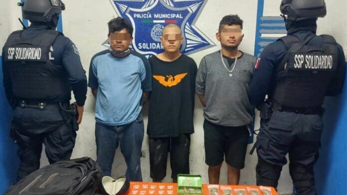 Agarran a 3 con 42 dosis de narcóticos en Playa del Carmen