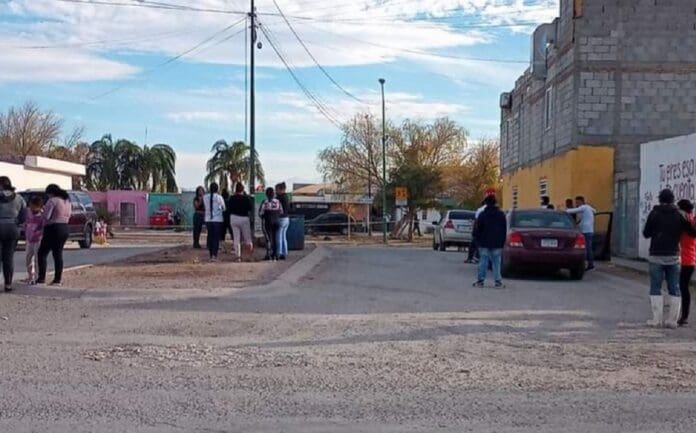 Niña de 11 años pierde la vida tras caerle una barda de concreto