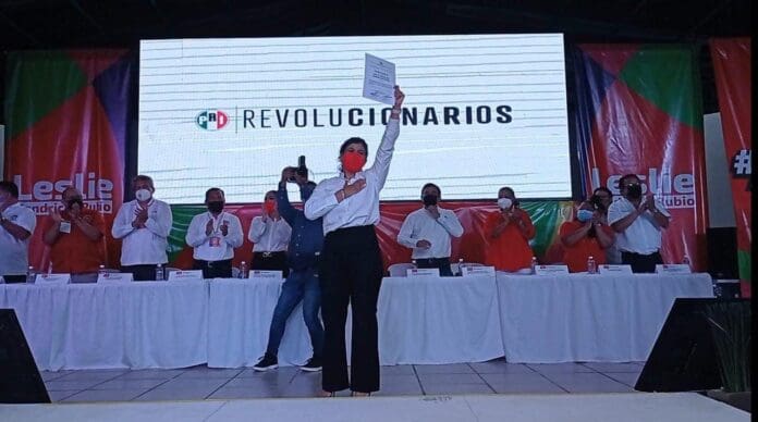 Rinde protesta Leslie Hendricks como aspirante priista a la gubernatura