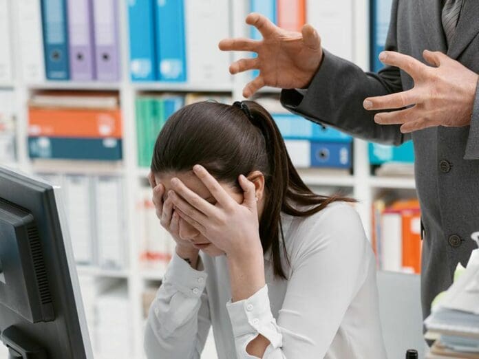 Fallece de un infarto tras recibir maltratos por parte de su jefe