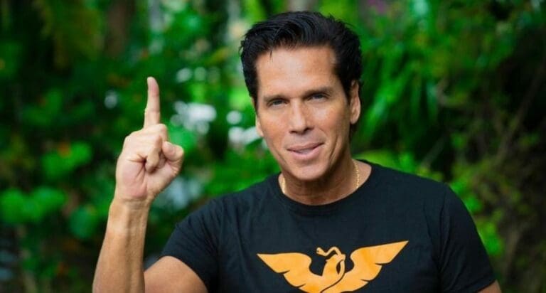 Determina el Ieqroo como improcedente una queja que Morena presentó contra Roberto Palazuelos, pues no es propaganda electoral. Foto: Redes sociales