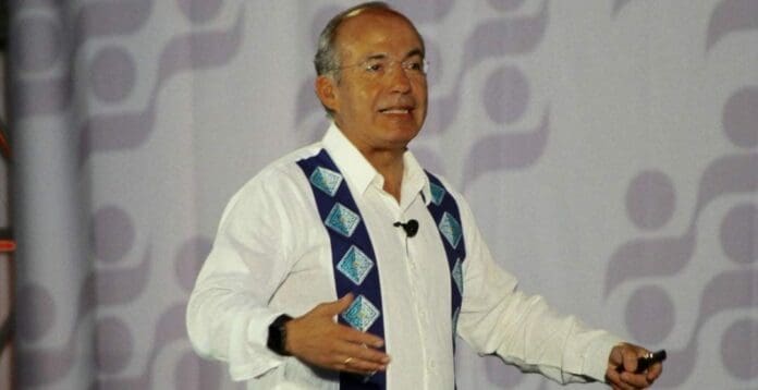 El ex presidente Felipe Calderón ha obtenido un puesto dentro de la Federación Internacional de Automovilismo. Ve cuál. Foto: Sin Embargo