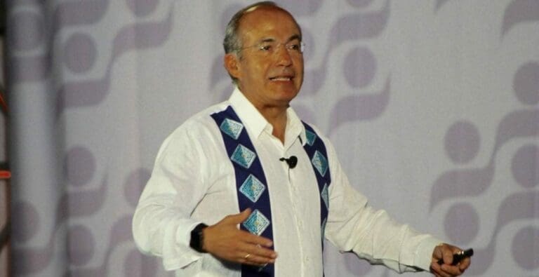 El ex presidente Felipe Calderón ha obtenido un puesto dentro de la Federación Internacional de Automovilismo. Ve cuál. Foto: Sin Embargo