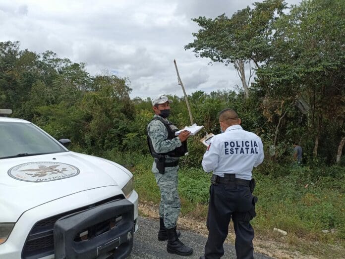Mueren dos, tras salirse camioneta de la carretera federal 307
