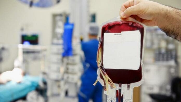 Antivacunas se oponen a que operen a su hijo por temor a que reciba sangre de personas vacunadas