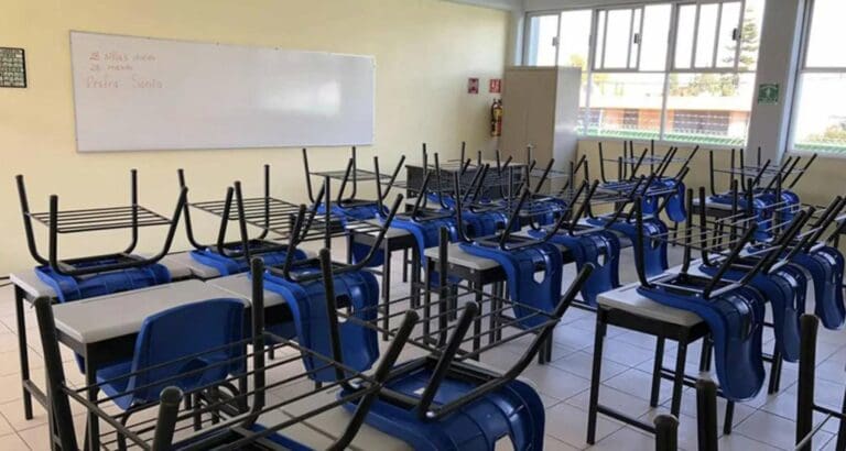 Menor de 11 años queda parapléjico tras sufrir caída en escuela de Querétaro