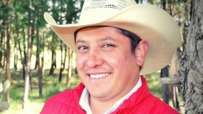 El alcalde de Contepec, Michoacán, Enrique Velázquez Orozco (PRI), fue ejecutado a balazos, de acuerdo con lo informado por la Fiscalía General de la entidad.