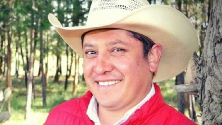 El alcalde de Contepec, Michoacán, Enrique Velázquez Orozco (PRI), fue ejecutado a balazos, de acuerdo con lo informado por la Fiscalía General de la entidad.
