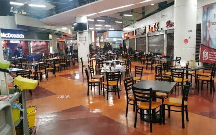 Video: Tiroteo genera pánico en plaza comercial de Edomex