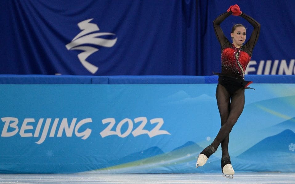 ¡Histórico! Patinadora rusa Valieva logra primer salto cuádruple en JJ.OO.