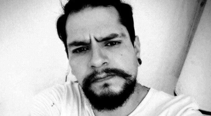 Un joven fue hallado decapitado en Puebla; fue visto por última vez el 17 de enero. Fue reconocido gracias a sus tajuajes. Foto: Periódico Central