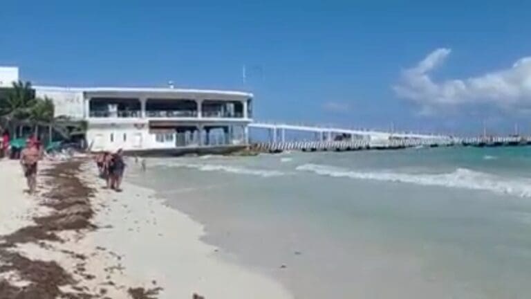 Acusan a hotel en Playacar de invadir zona federal marítima