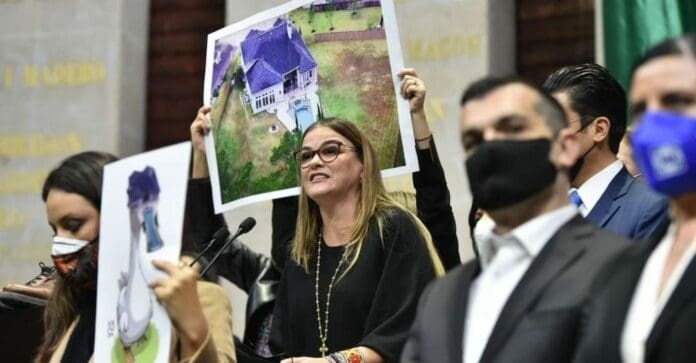 Una diputada panista hizo el oso de su vida; confundió al hijo del presidente con el poeta Ramón López Velarde, muerto hace un siglo. Foto: Cuartoscuro