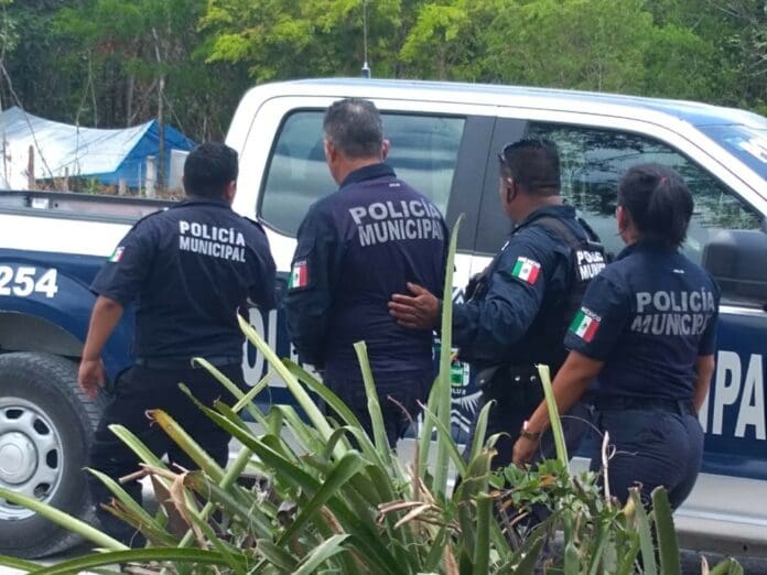 Policías en Tulum extorsionan a turista francesa; los separan del cargo