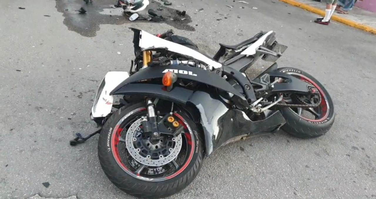 Motociclista queda grave, tras ser chocado por hijo de exfuncionario