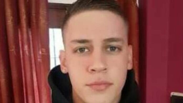 Asaltan a joven para robarse su coche, sale corriendo pidiendo ayuda, una camioneta lo atropella