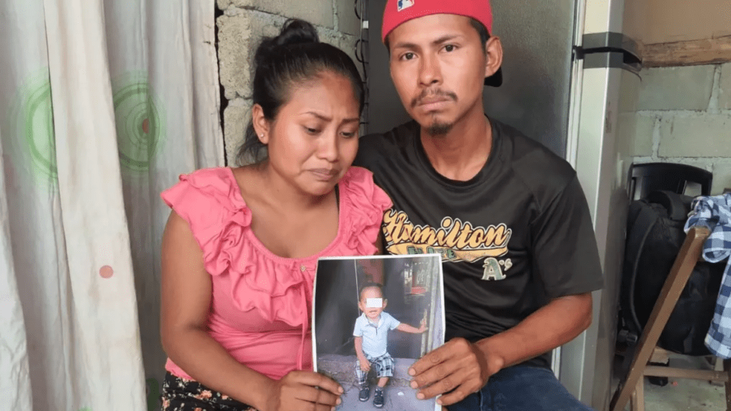 Niño pierde la vida tras caerle el portón de un centro de salud