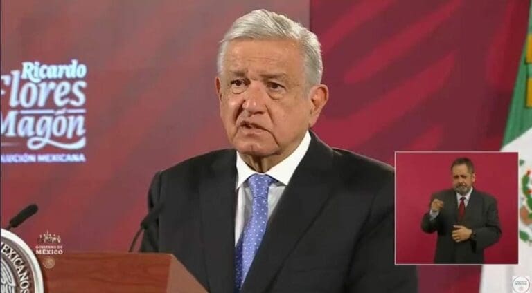 AMLO defendió al actual secretario de Marina; dijo que él no tuvo nada que ver con lo del basurero de Cocula. Foto: Captura de video