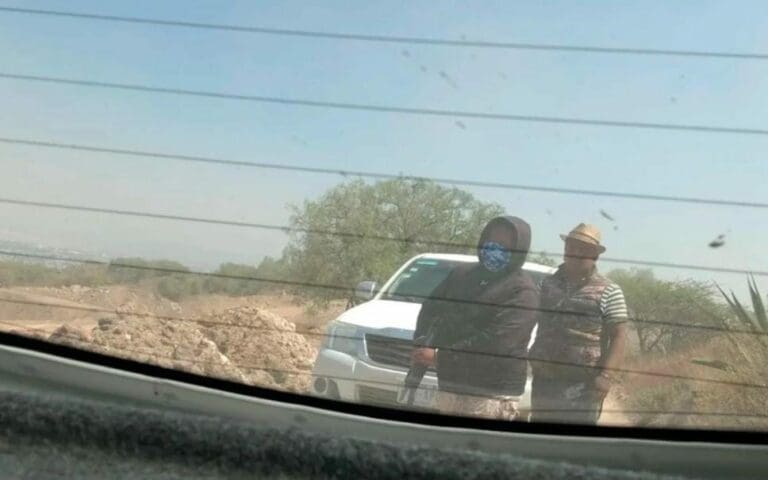 Sujetos armados amenazaron de muerte a periodistas que estaban investigando una denuncia en el Estado de México. Foto: El Universal