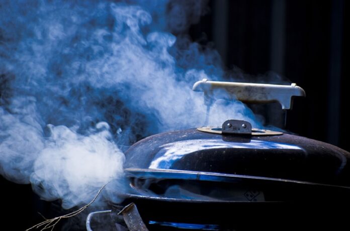 Crueldad animal: Hombre dispara y luego quema a su perro en una parrilla