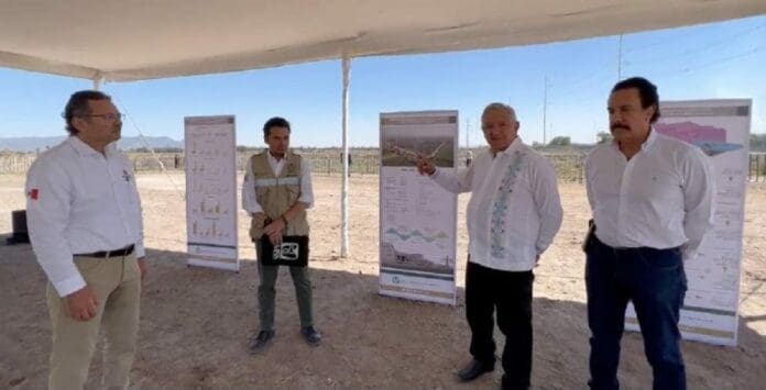 AMLO confirmó que sí se construirá un hospital del IMSS en el terreno donde Felipe Calderón haría una refinería en Tula. Foto: Captura de video