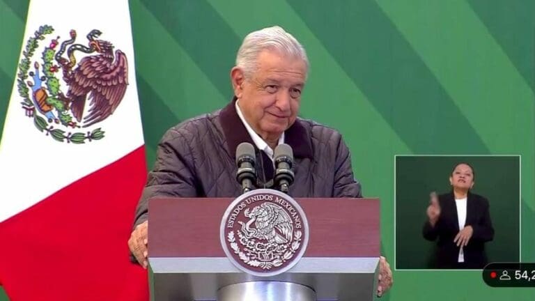 AMLO rechazó este día que nuestro país esté lleno de espías rusos, tal como declaró hace poco un general de Estados Unidos. Foto: Captura de video